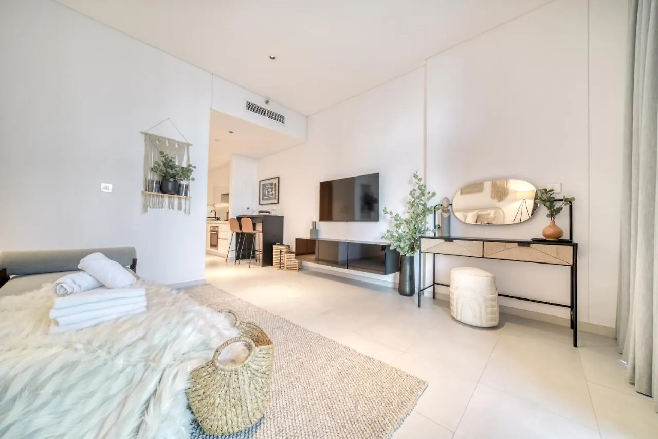 Marquise Square, Business Bay Dubai - Mint Stay Apartment